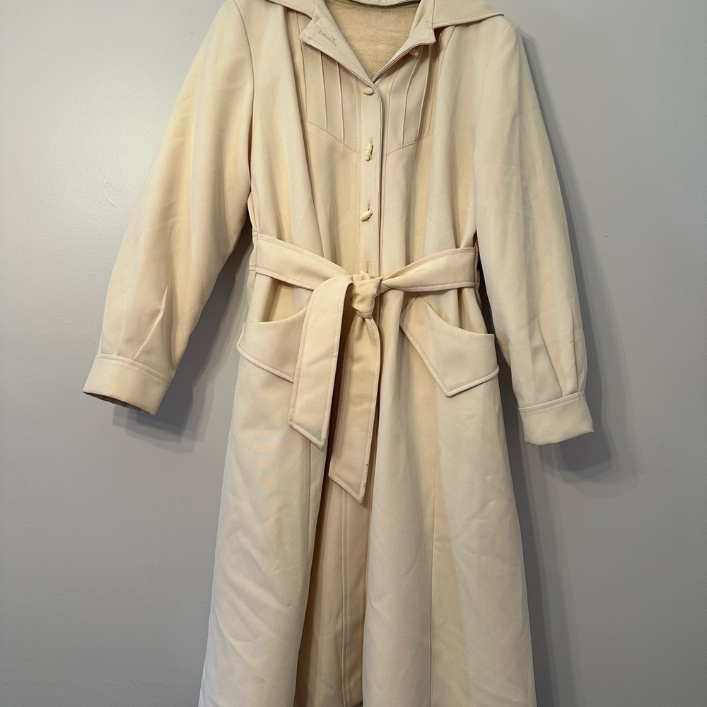 One of a kind!! Vintage Ivory Belted Trench Coat with Zip-out Liner 60/70s